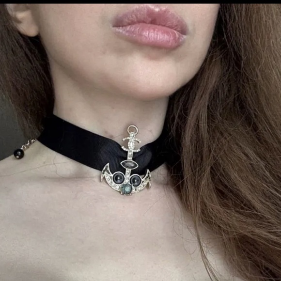 Chanel Black Anchor CC Choker Gold Rhinestones Necklace Made in Italy Nautical - Picture 4 of 4